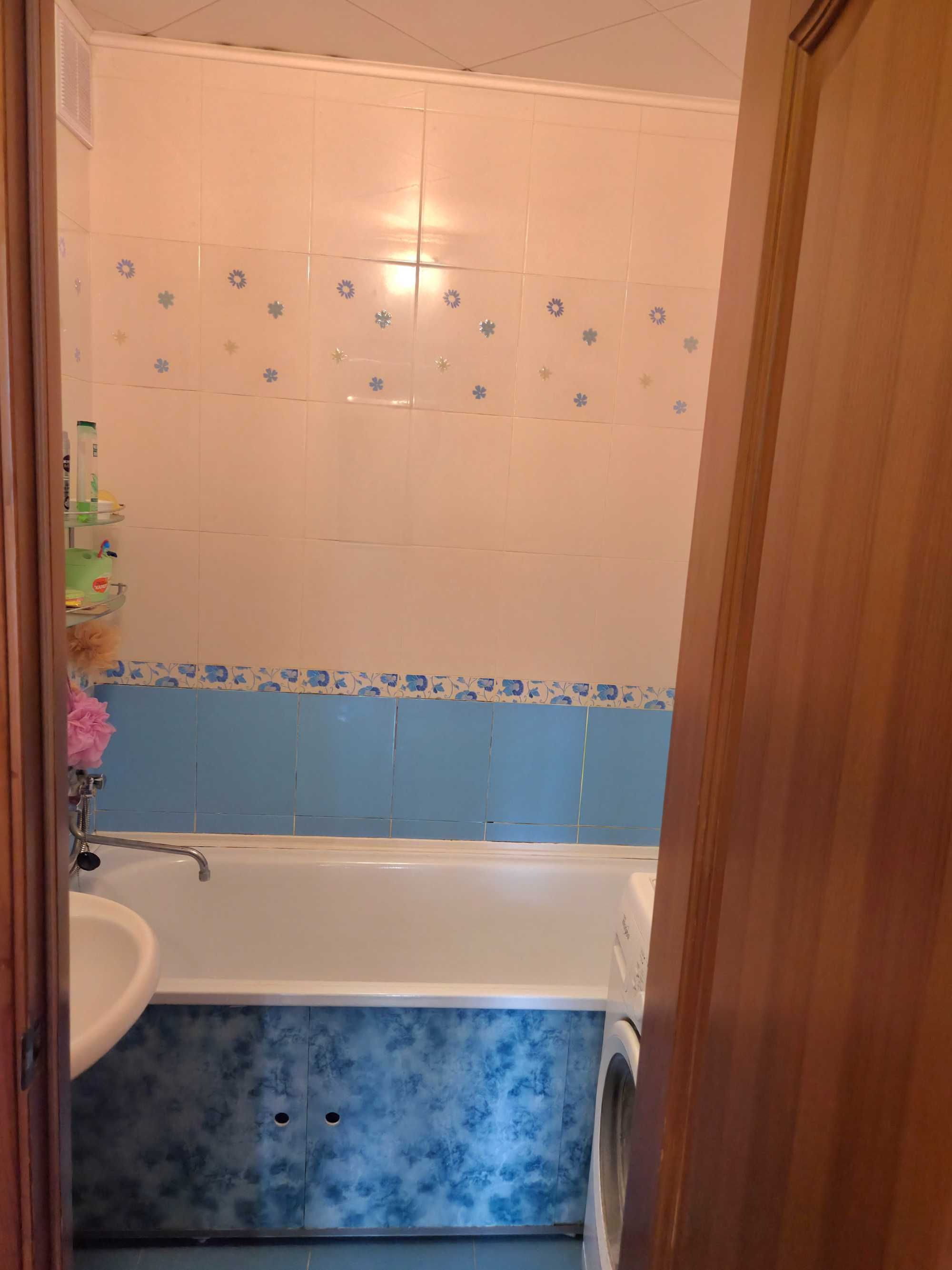 3-комн. квартира на Стрелке, кирпичный дом, 63 кв. м., 2 лоджии, 4/16