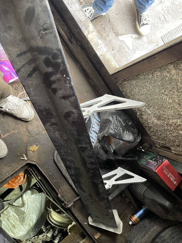 Продам спойлер полку на багажник