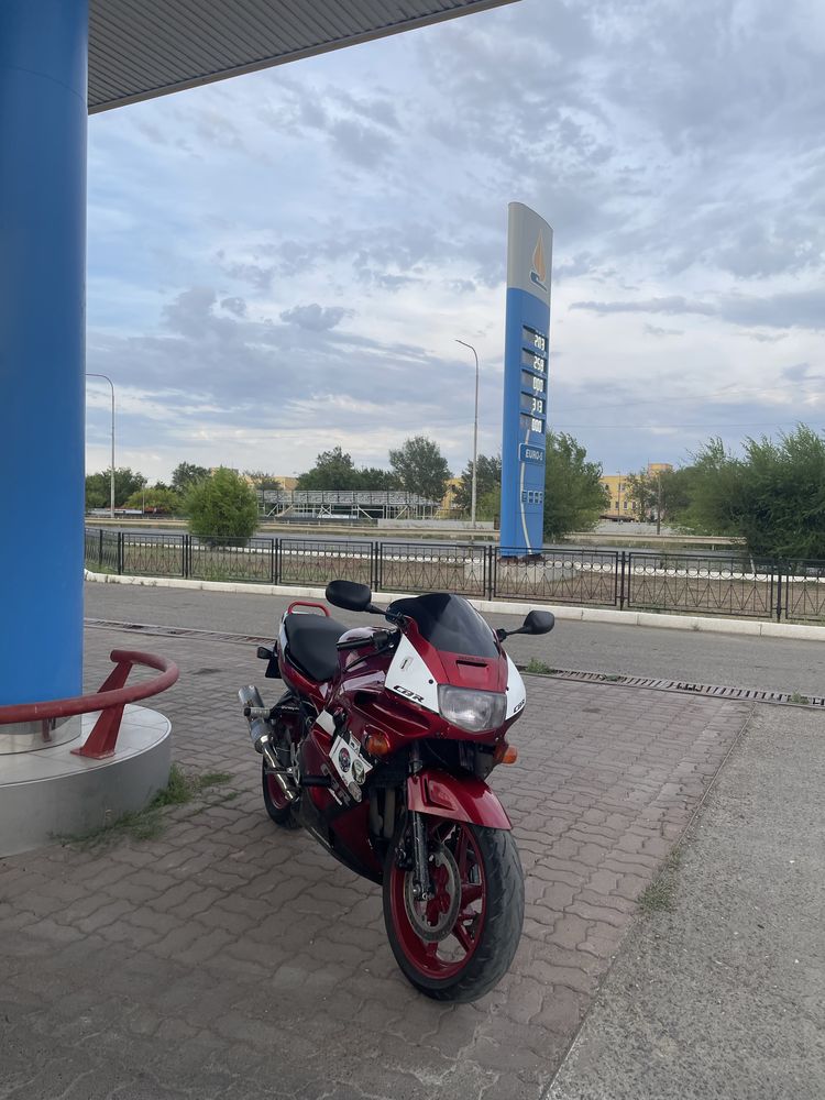 Мотоцикл honda cbr600 f2