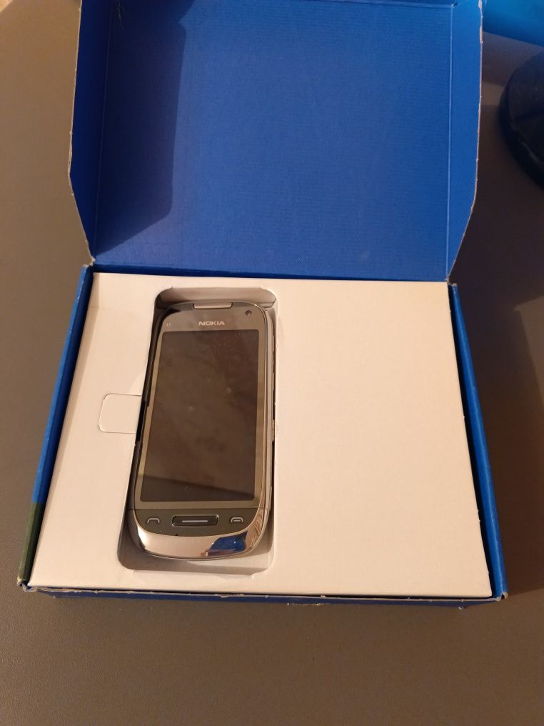 Nokia C7-00 комплект полный.