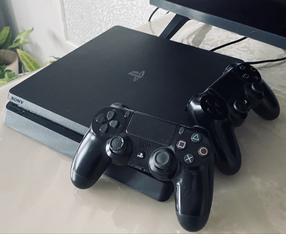 Playstation 4 slim