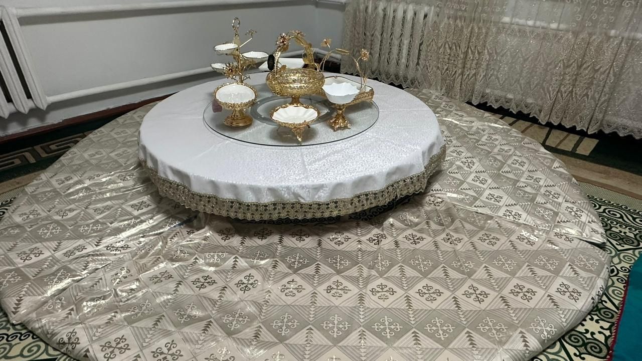 Круглый стол айналмалы айнасымен