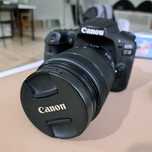 Продаю фотоаппарат Canon 90d