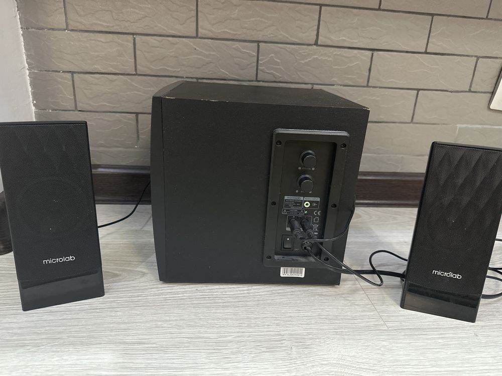 Продаю Акустику Microlab 2.1. в хорошем состоянии, провода в комплекте