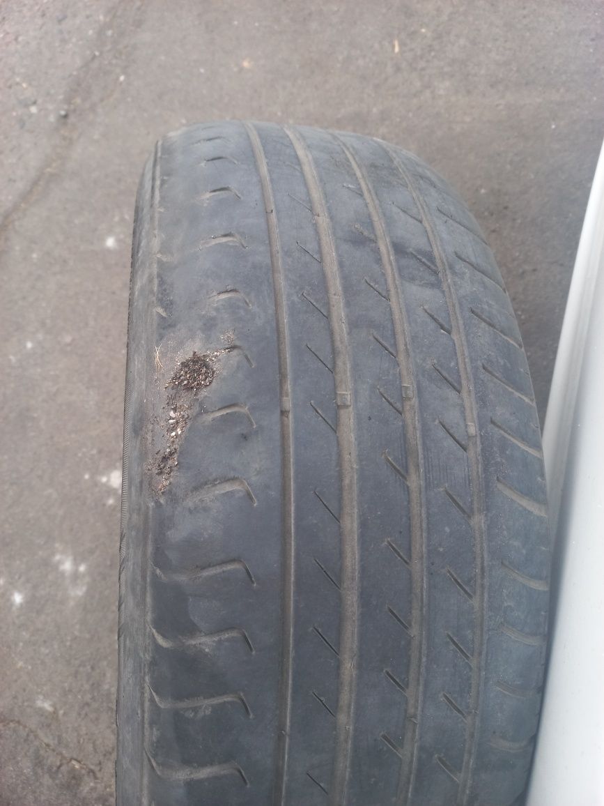 Продам б/у шину 215/60/16