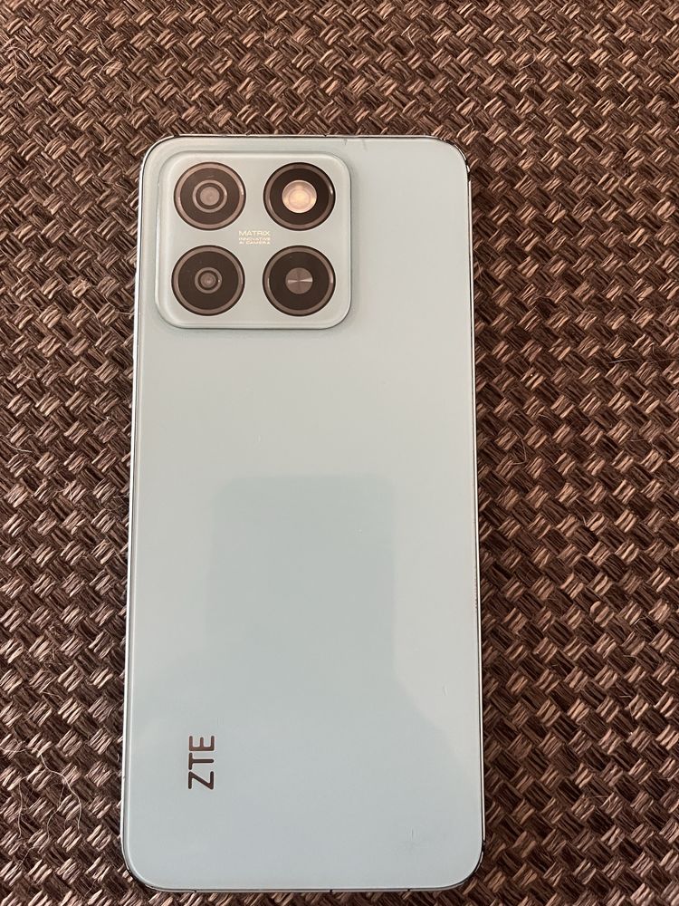 Продам смартфон zte