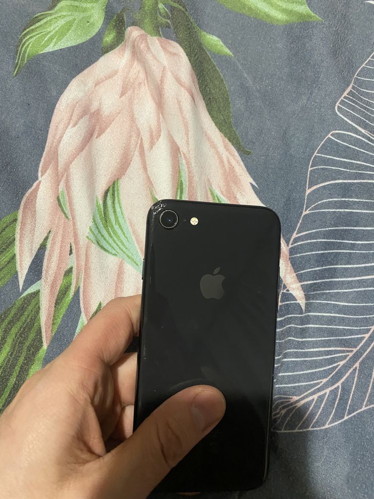 iPhone 8 64гб с коробкой