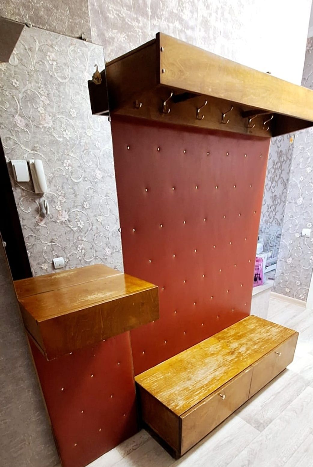 Вешалка с зеркалом , прихожка.
