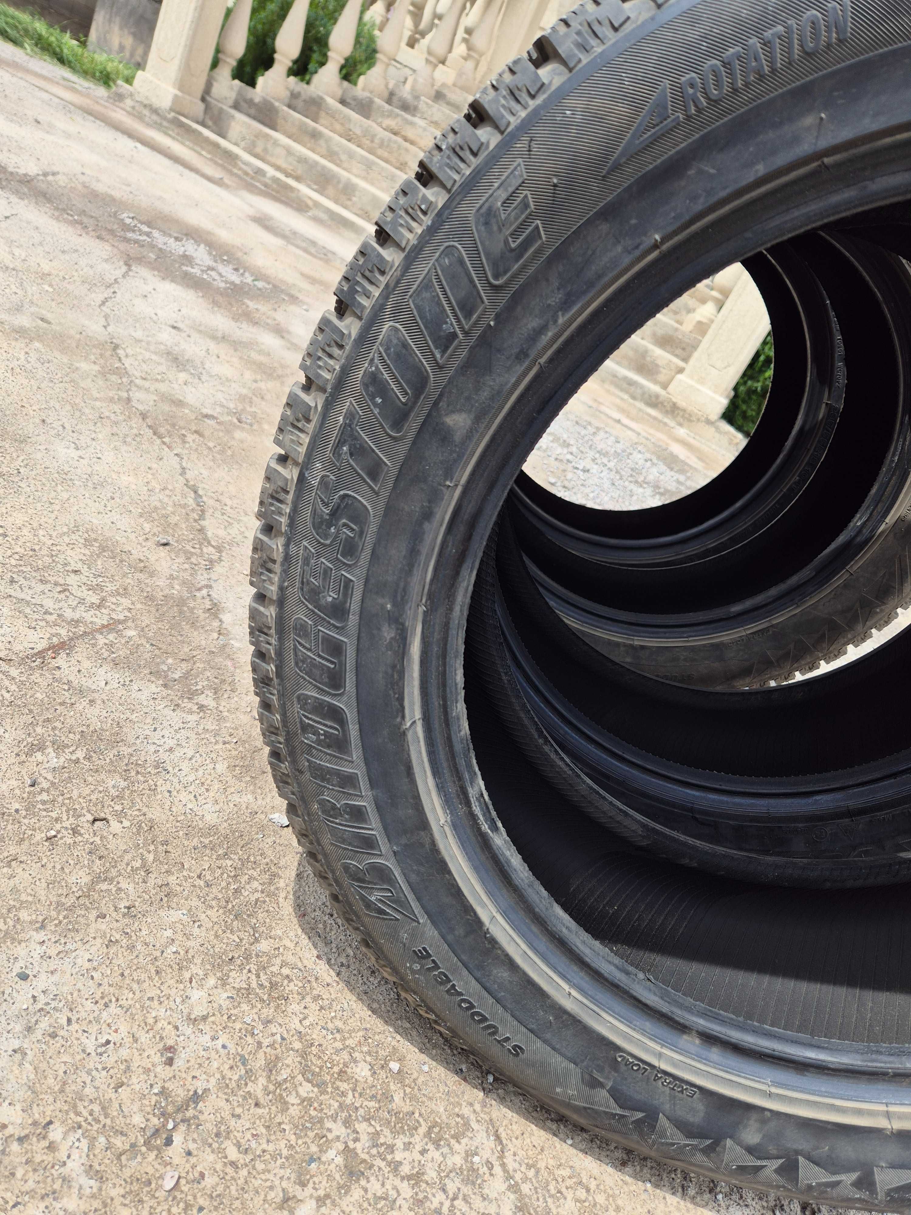 Зимние шипованные шины 235/55/18 Bridgestone Ice Cruiser