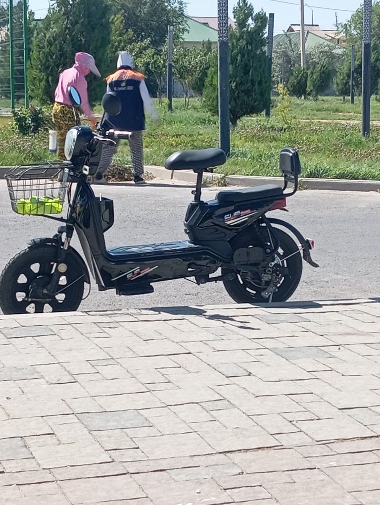 скутер сатлады средни састаена