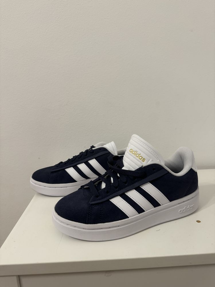 Кроссовки ADIDAS, классика, новые 37 размер , оригинал