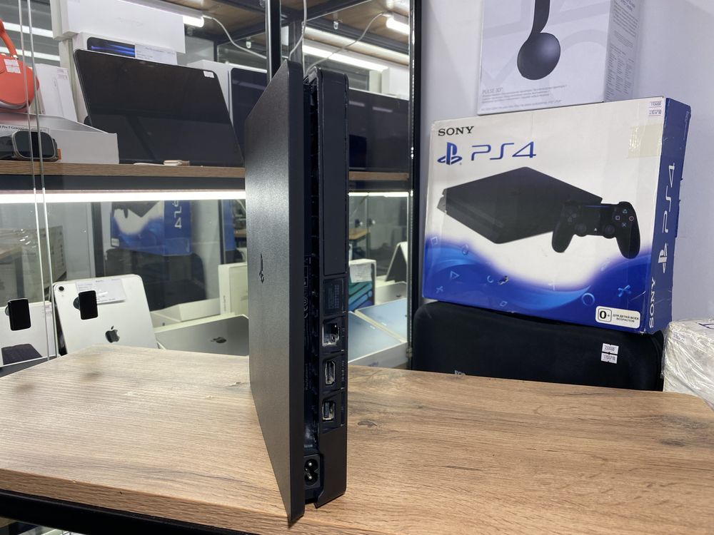 Sony PlayStation 4 Slim, 1 TB, 2 джойстика, версия 12.00, 10213/А10