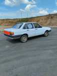 Автомобиль AUDI 80 b2