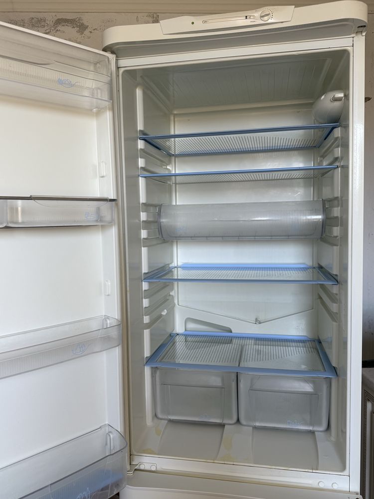 Холодильник INDESIT