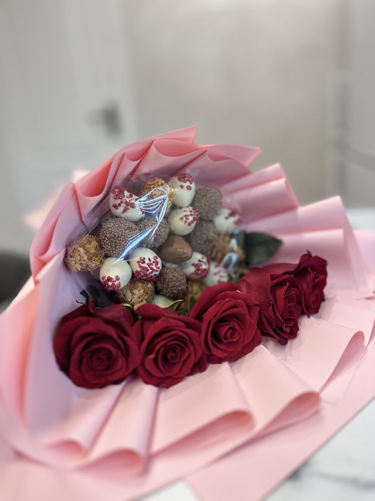 Клубника в шоколаде, цветы, букеты, подарки