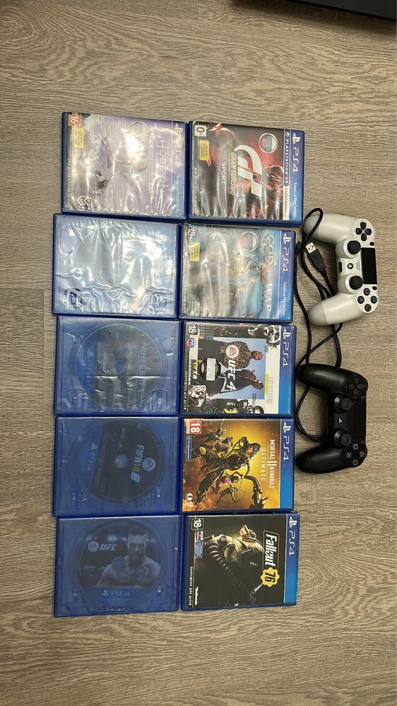 Продам Ps4  на 1 Т, в комплекте отдам 10 дисков ,2 джостика с зарядкой