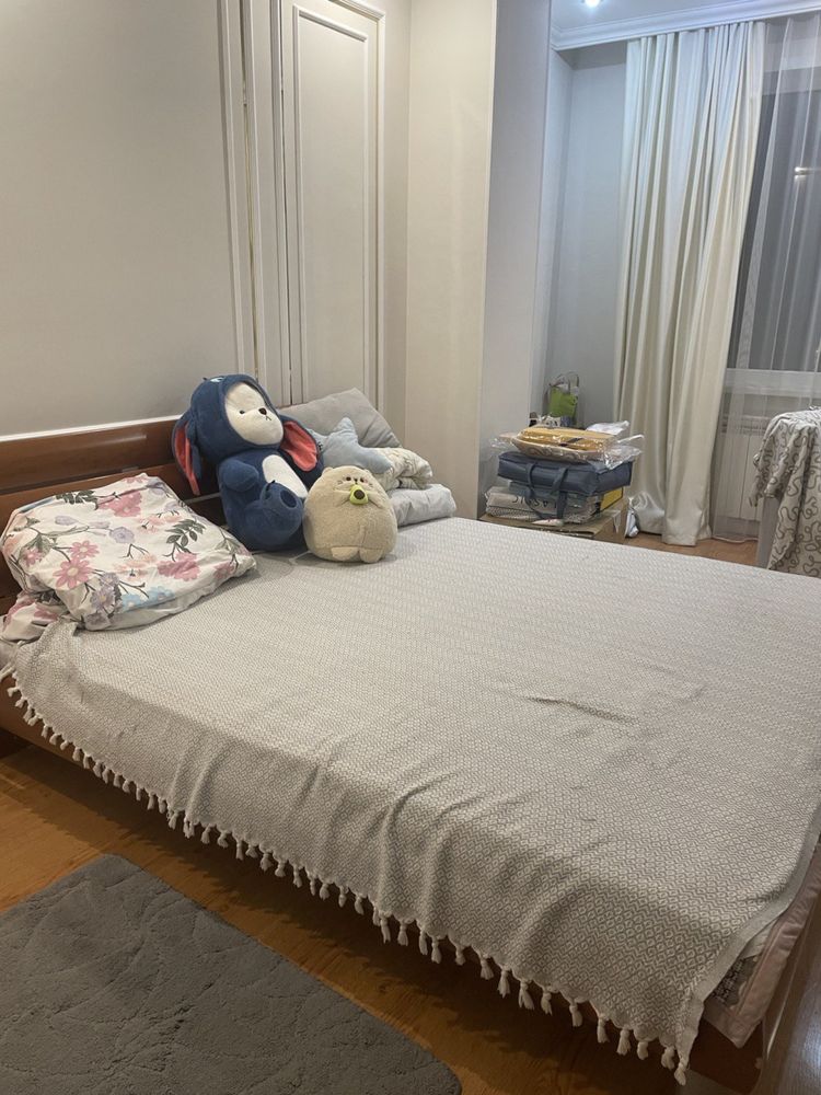 Продается КРОВАТЬ из красного дерева