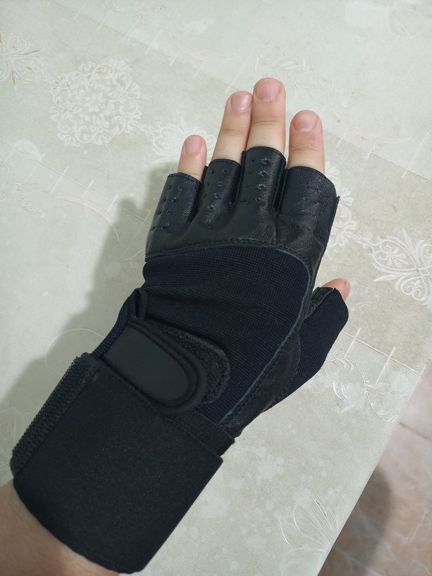 Продам кожаные перчатки