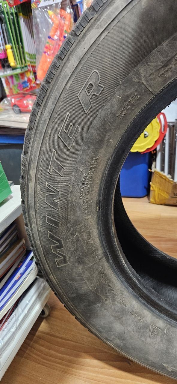Продам зимнюю резину 245/65 R17