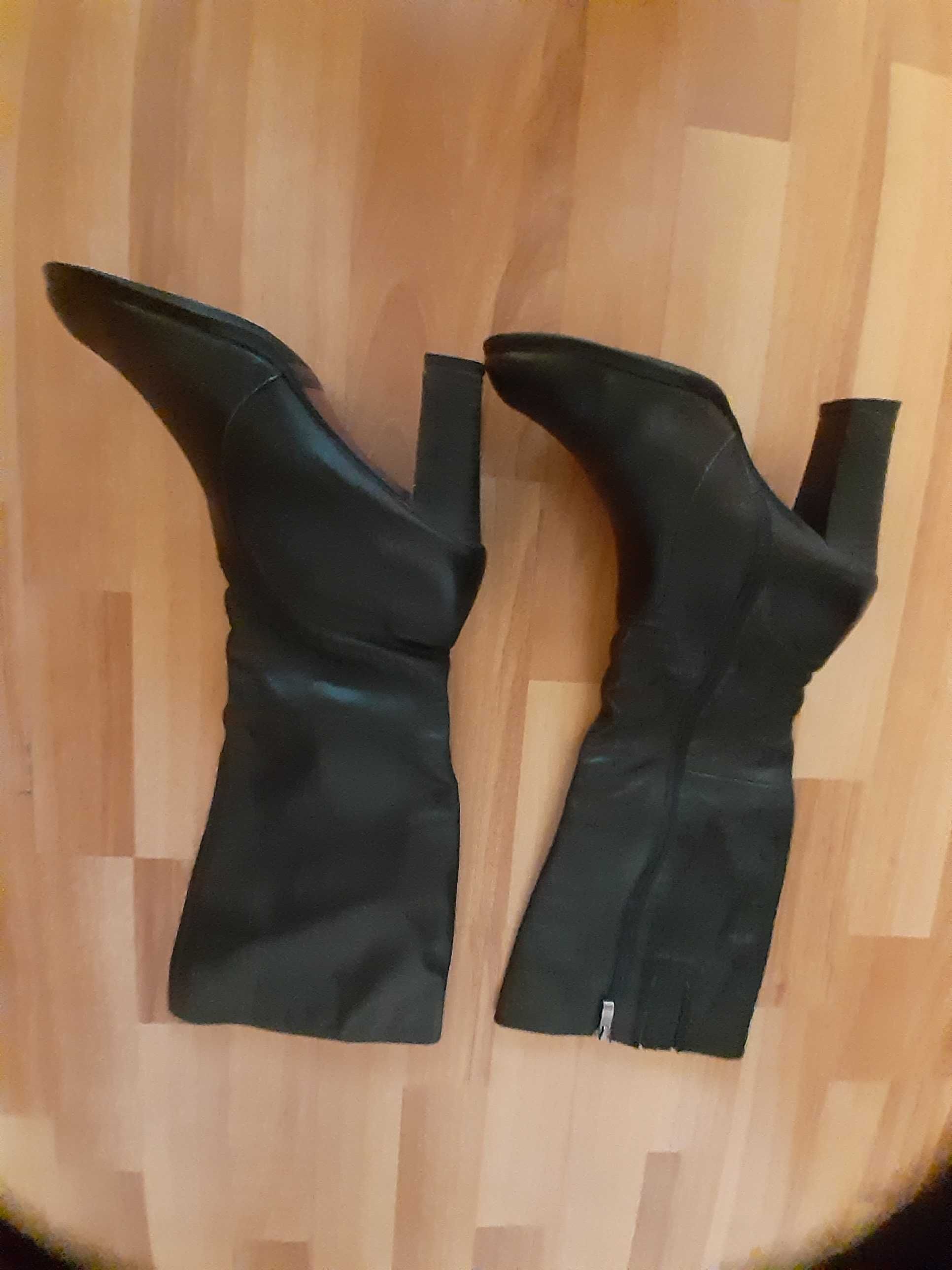 Продаю женские сапоги