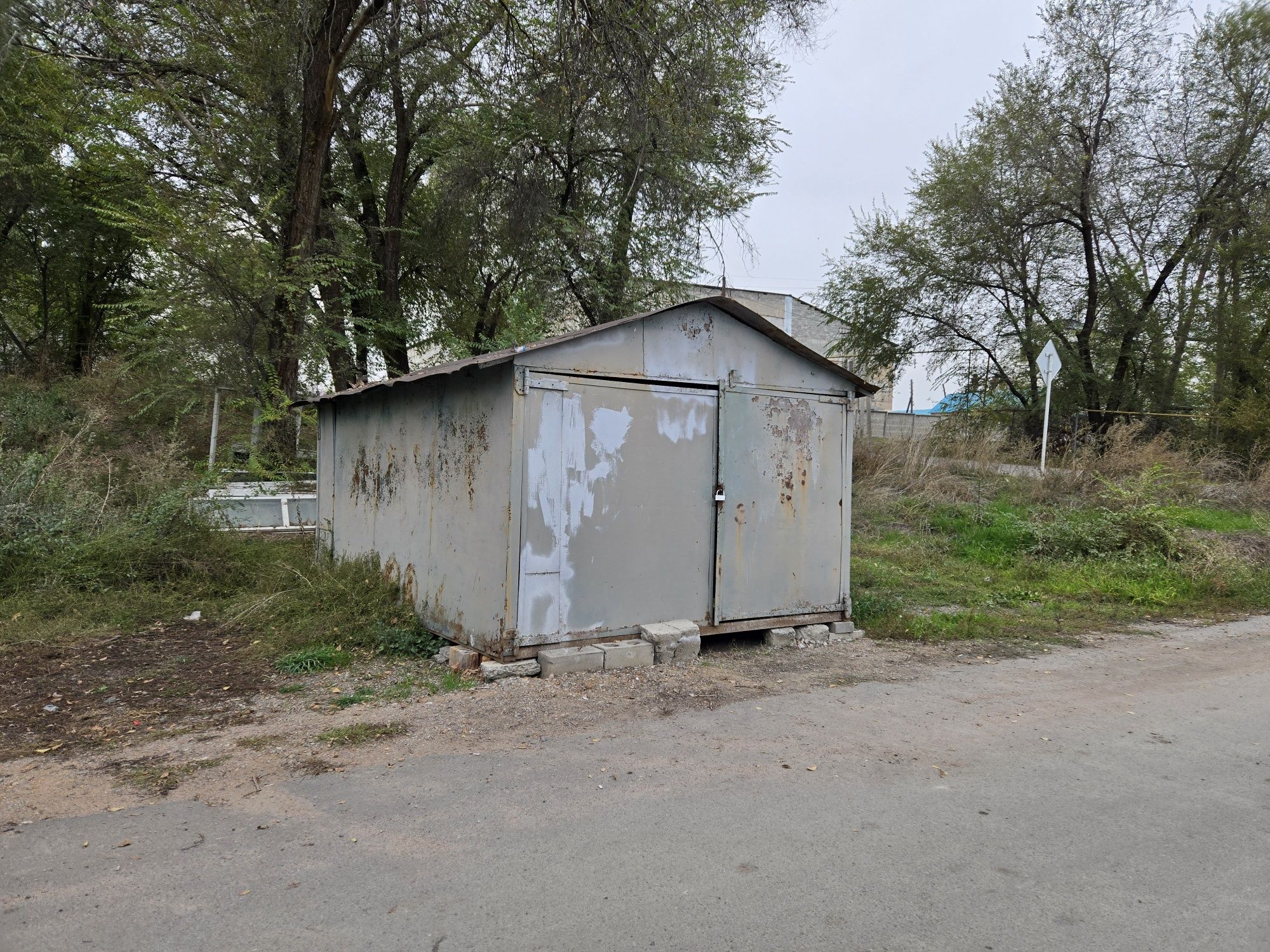 Гараж, кладовка продам