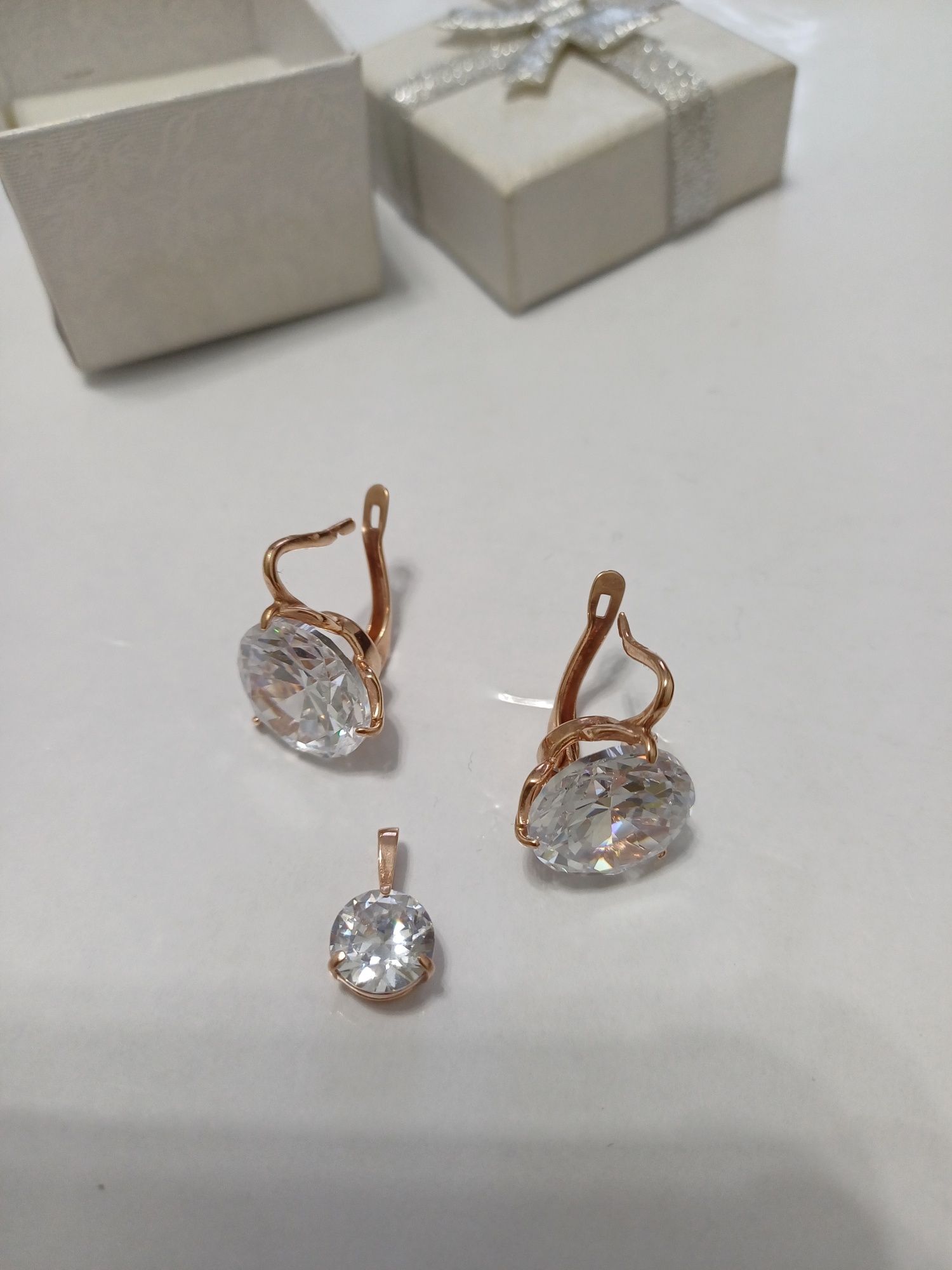 Серьги и подвеска из розового золота 585 пробы