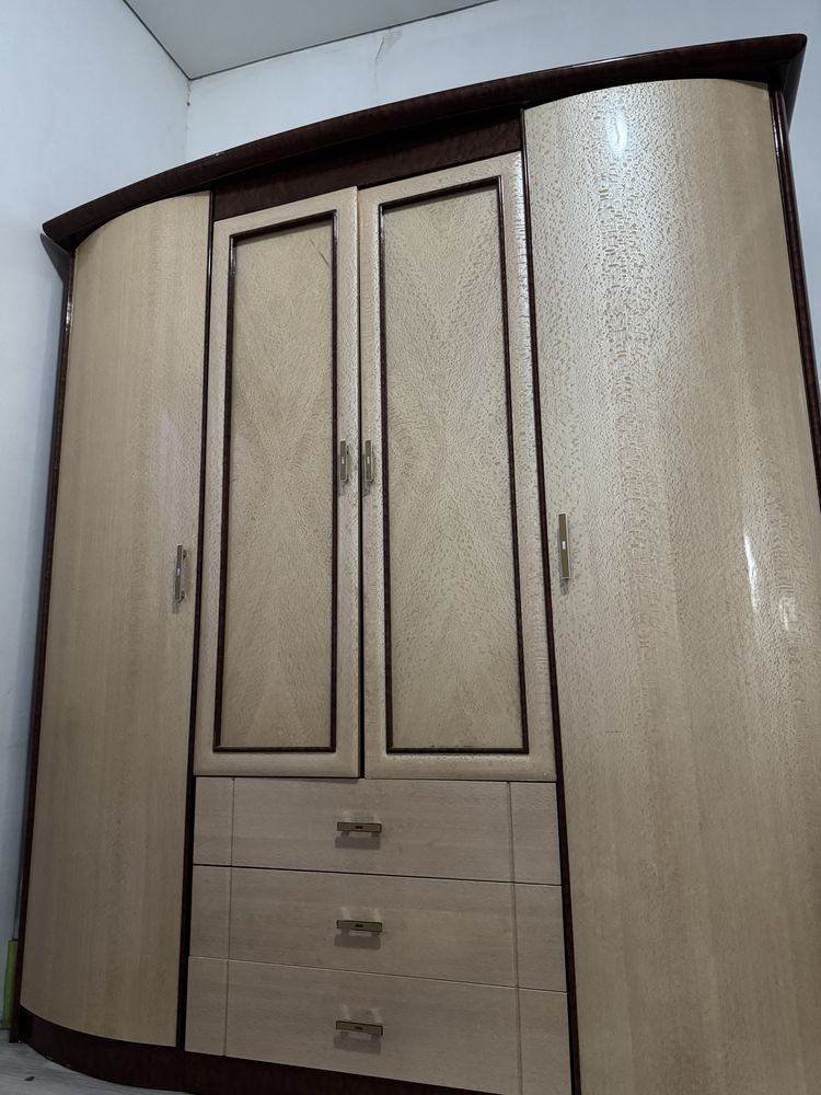 Продам Кухонный гарнитур и Двери