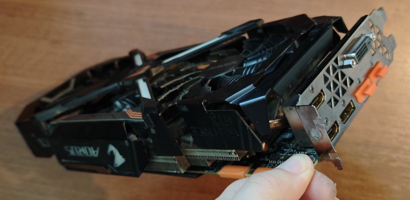 Gigabyte 1080 ti Aorus 11gb, 352 bit
