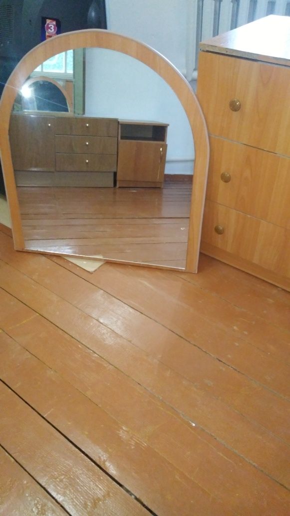 Комод с зеркалом