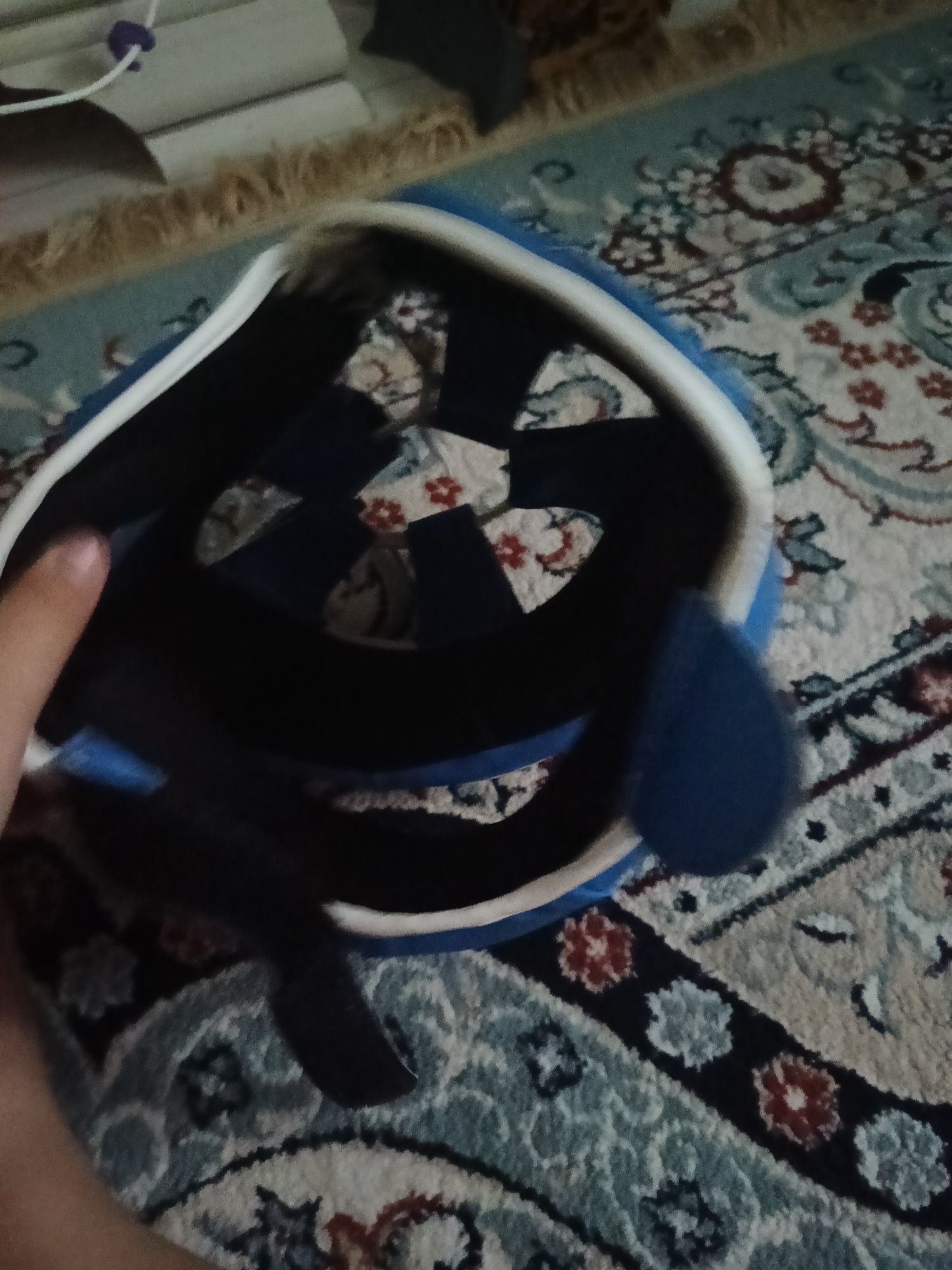 Продам  шлем незнаю какой шлем
