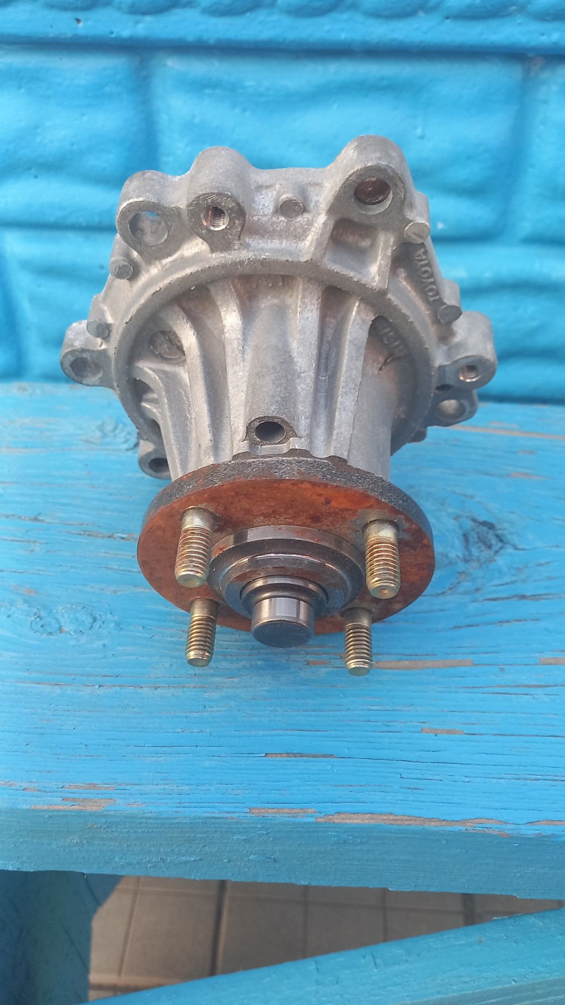 Помпа на Toyota 80-100