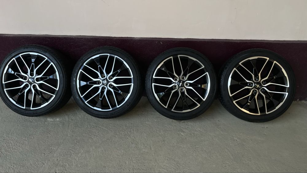 Продается диска на KIA K5 R19 с летними резинами