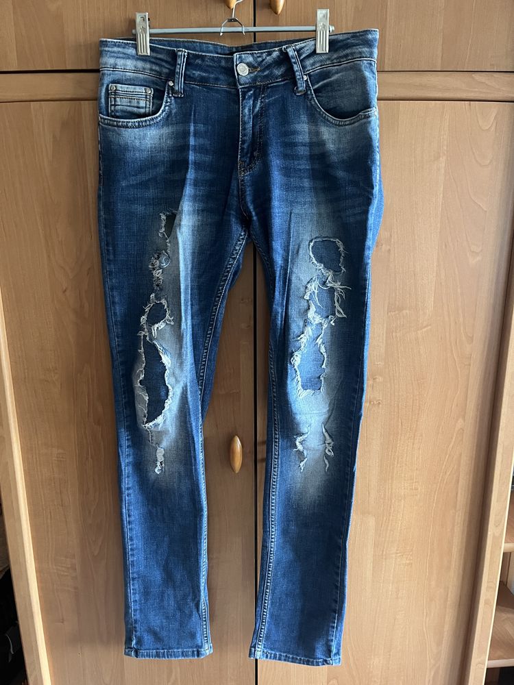 Продам женские джинсы