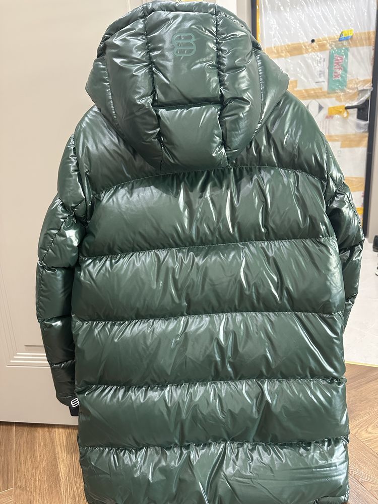 Продам Канадский зимний пуховик Aritzia