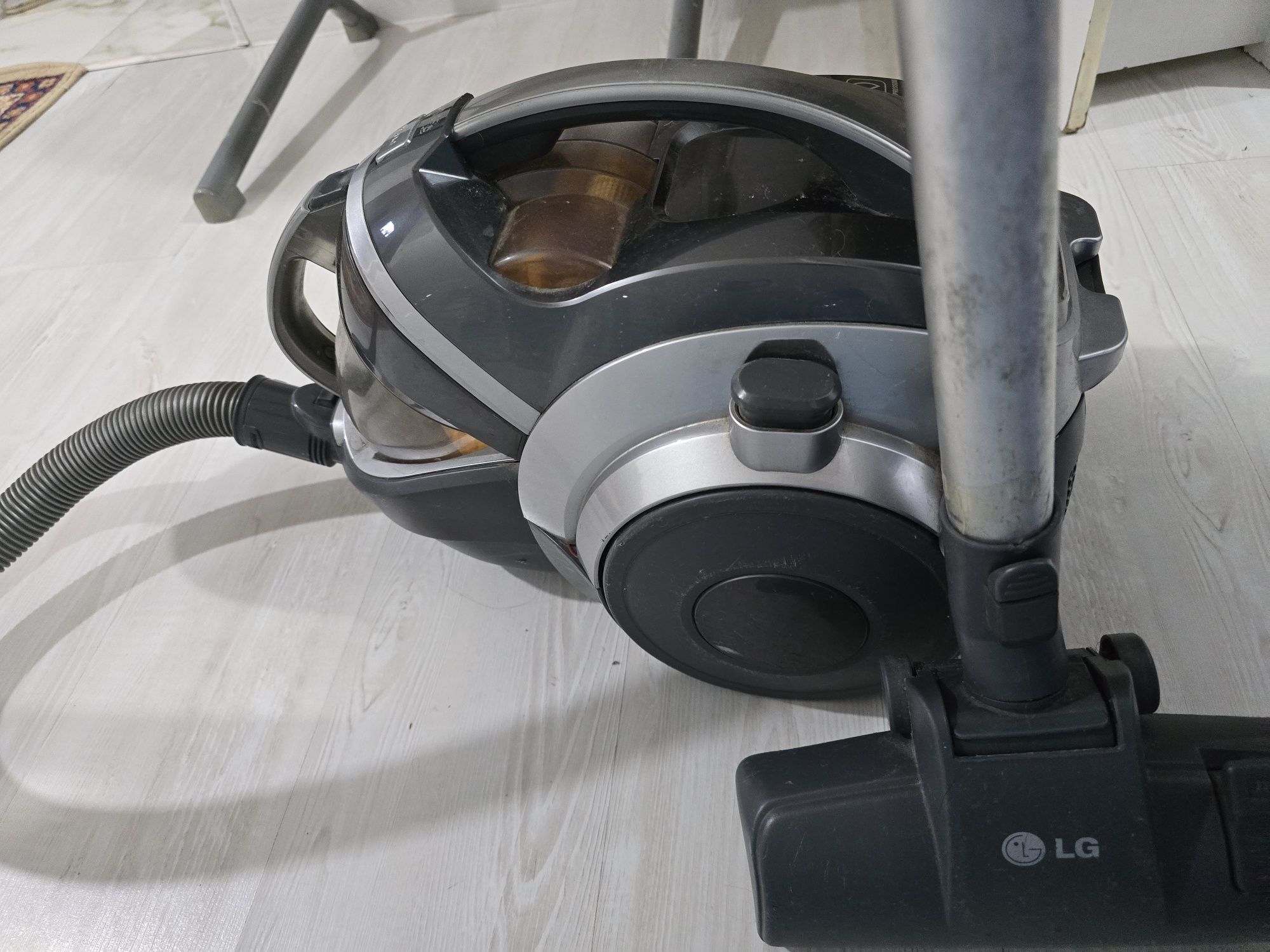 Продам пылесос LG compressor