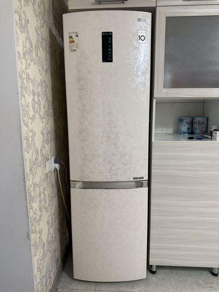 Продается холодильник LG