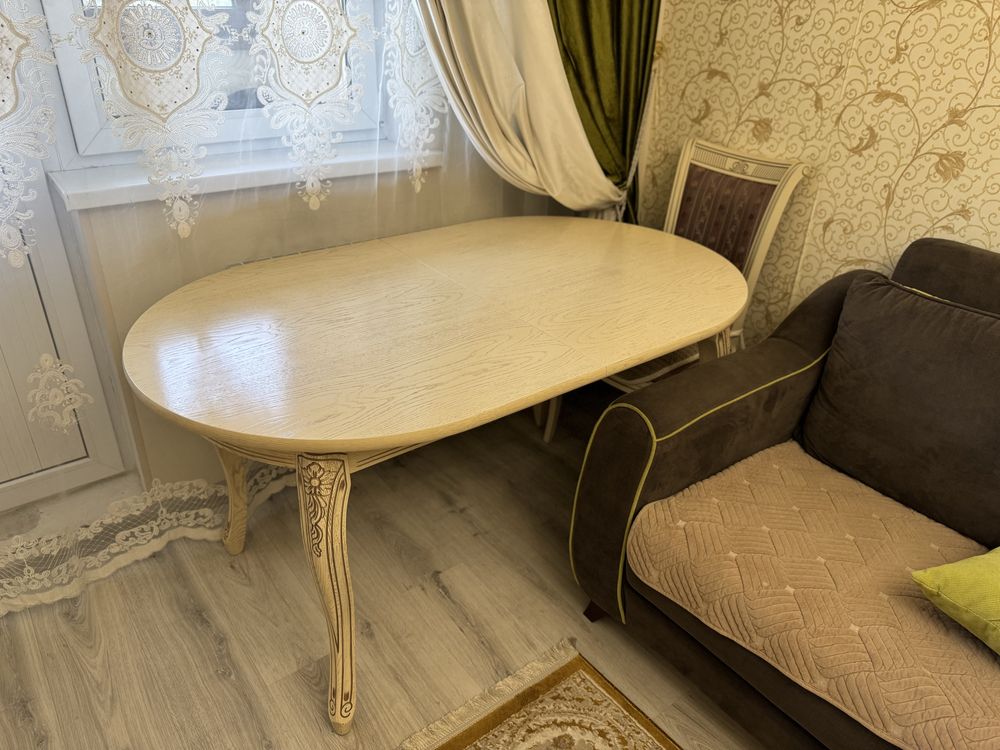 Стол со стульями