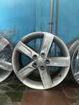 Диски оригинал титанки с шинами 50Camry R17