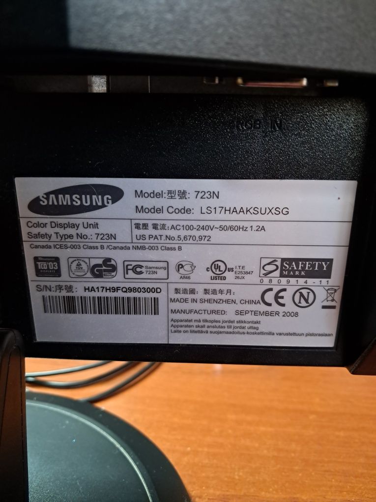 Монитор Samsung 740N Серебристый