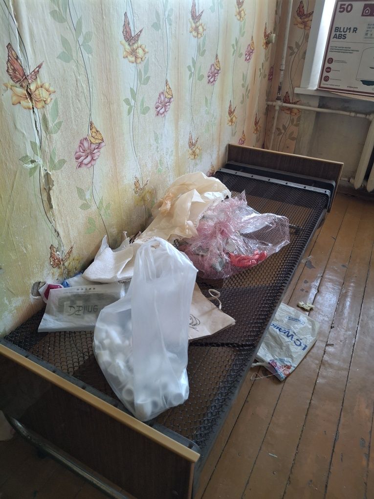 Отдам даром, мебель, на дачу, на дрова.