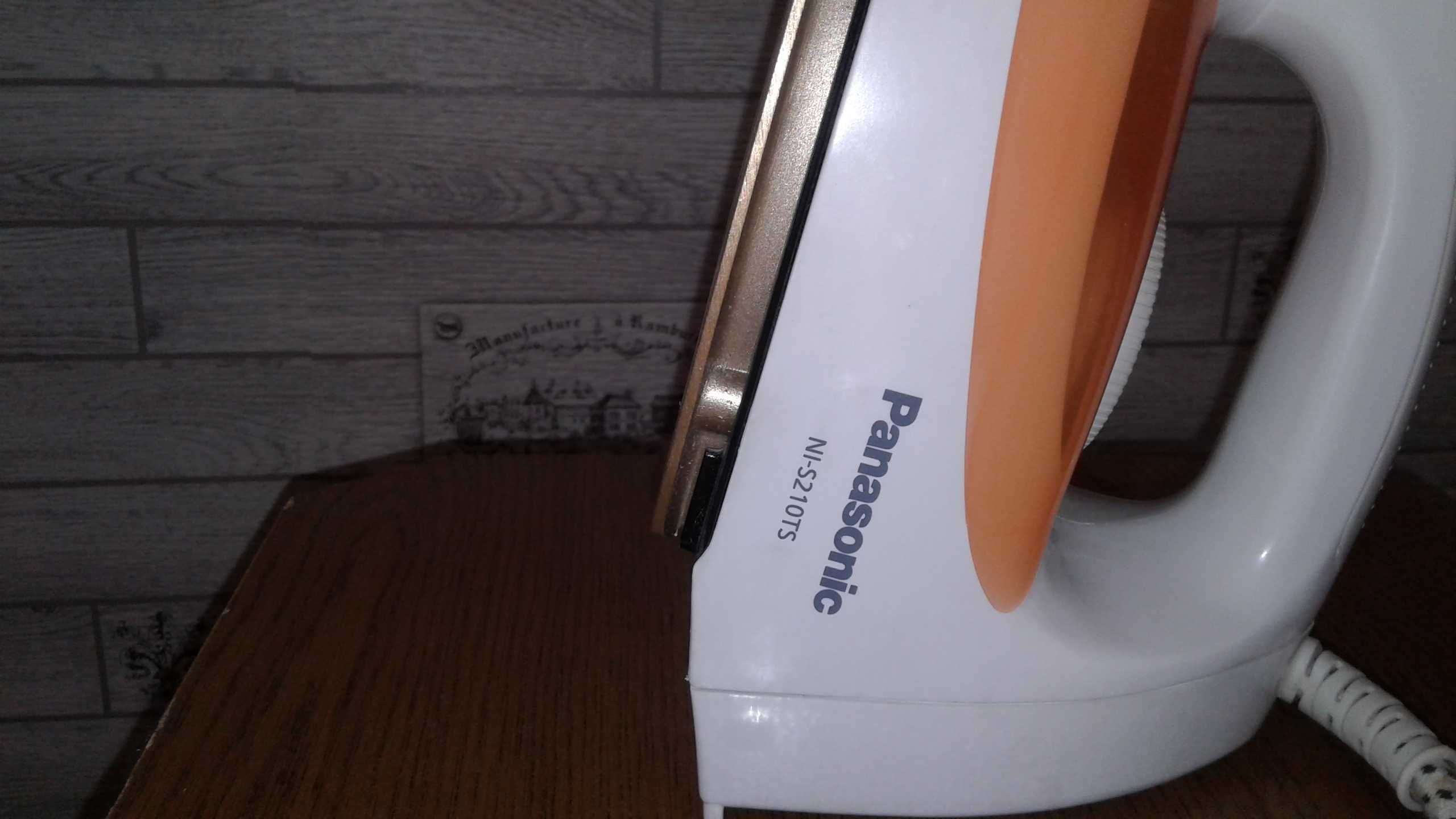 Утюг Panasonic NI-S210TS