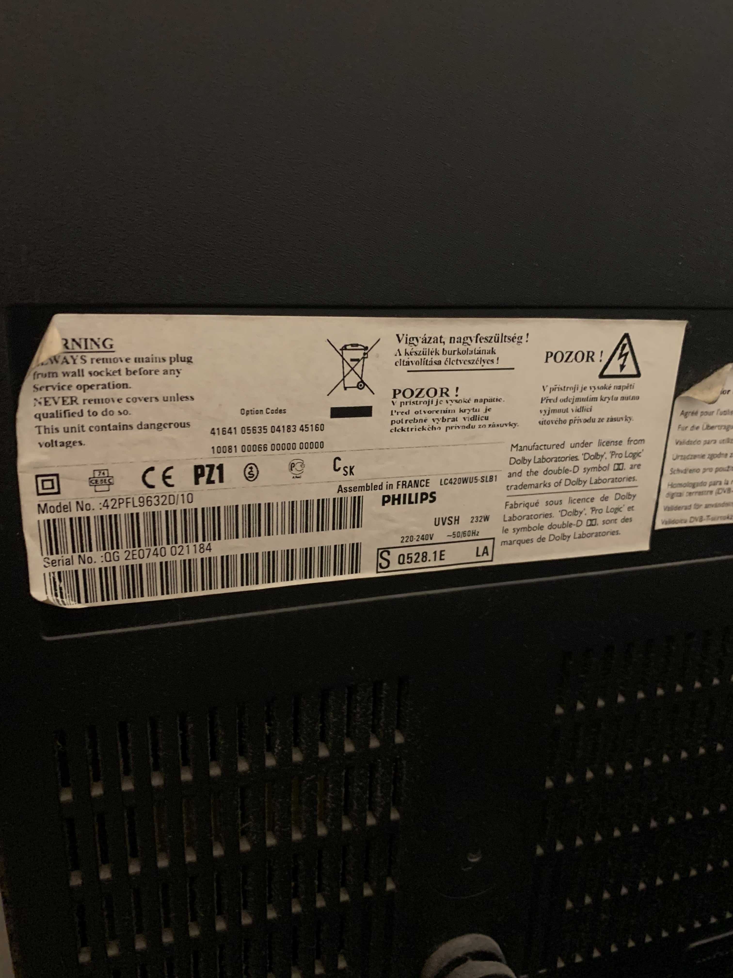 Плоский телевизор Philips Cineos Ambilight 107 см диагональ