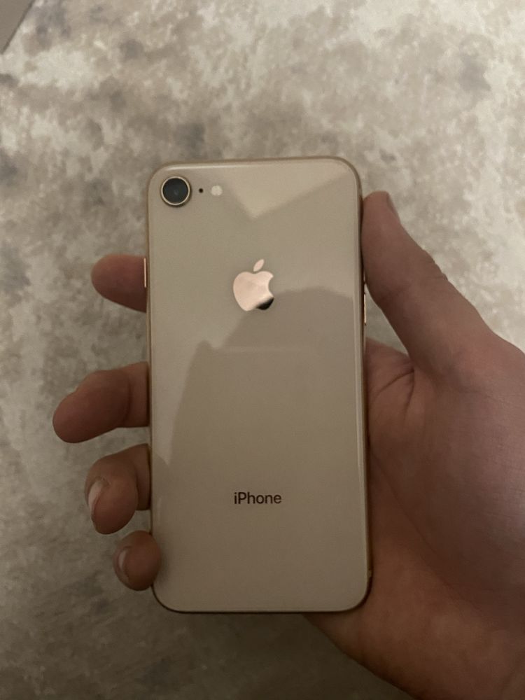 Iphone 8  64гб.