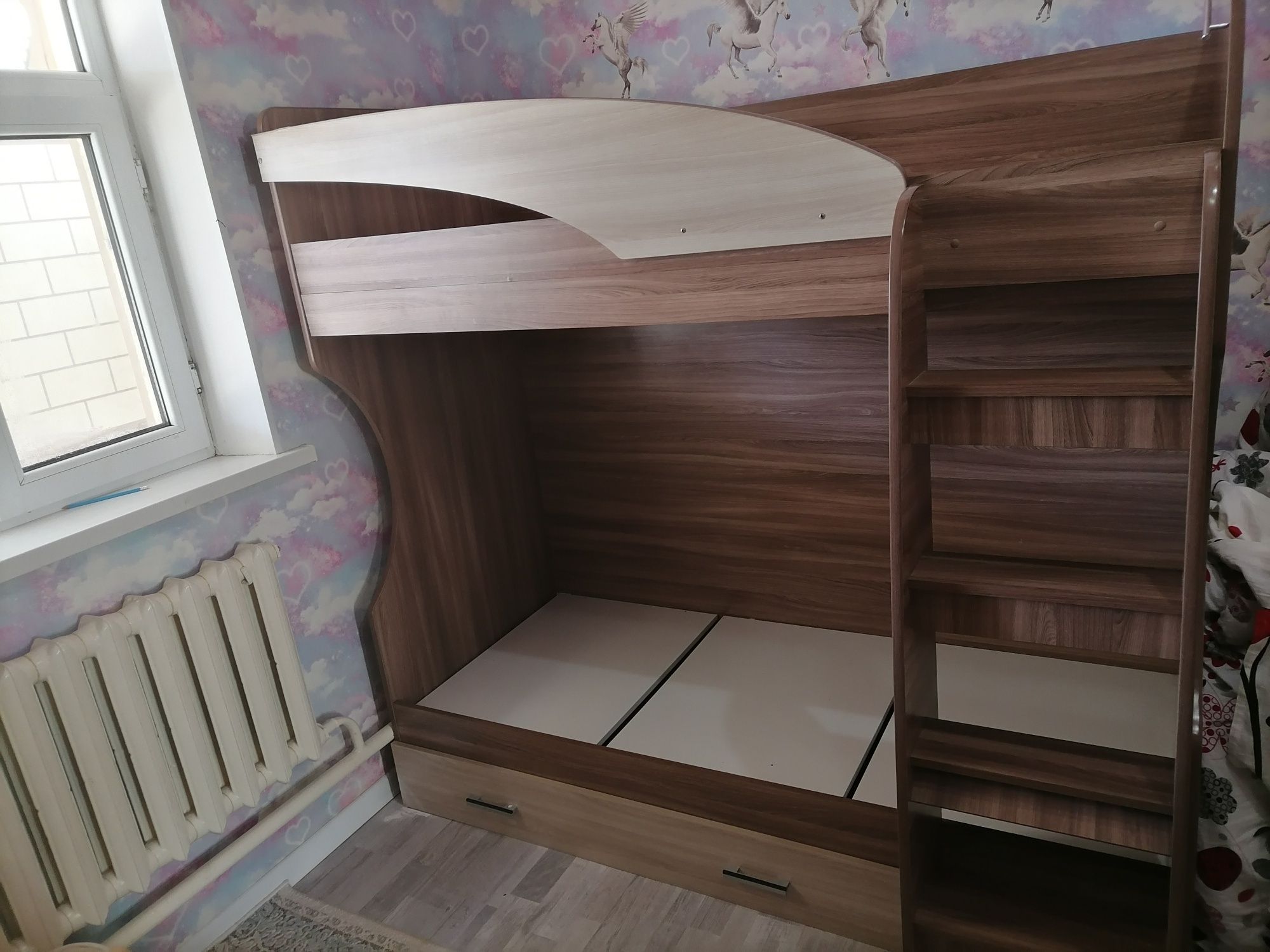 Двухъярусный кровать сатылады жагдайы жаксы почти новый