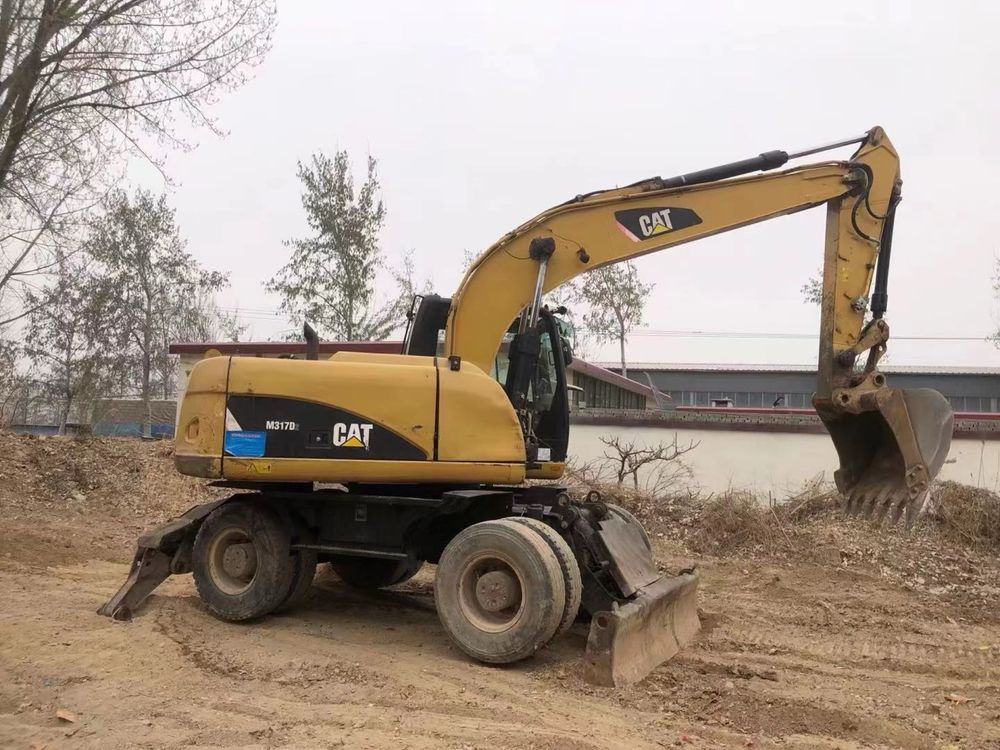 Услуги по разрытию котлованов и трпншей эксковатором колесным cat