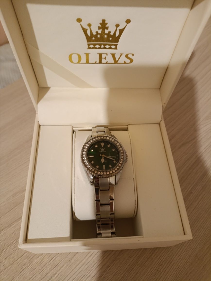 Продаю часы Olevs