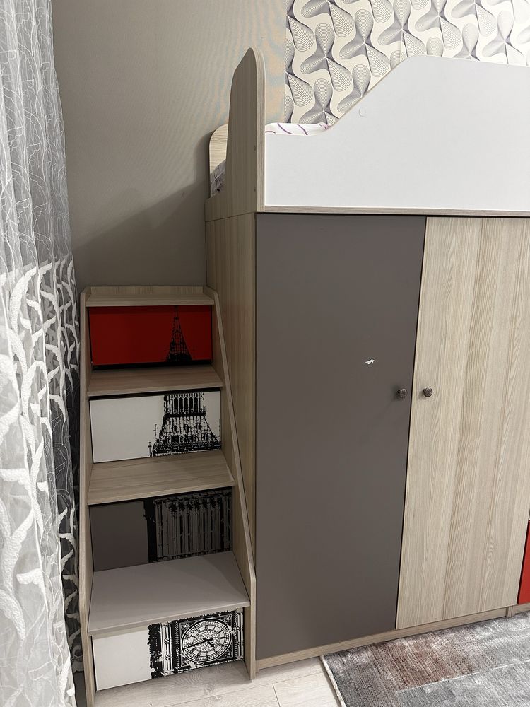 Продам детскую мебель 2х ярусную кровать со шкафом