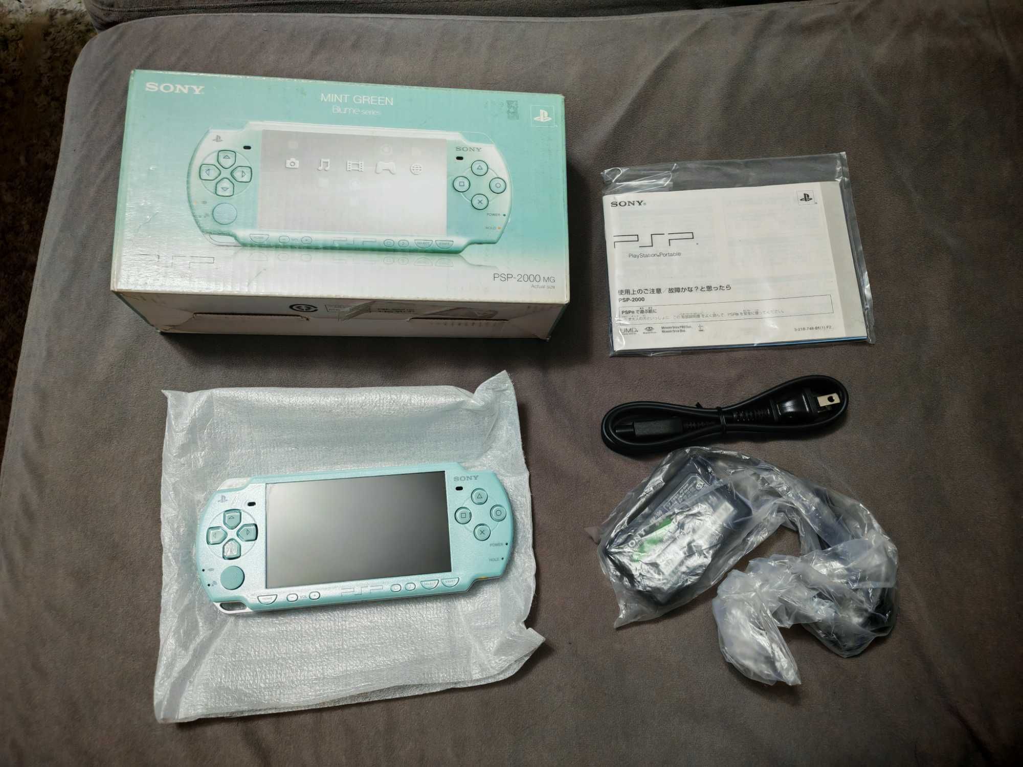 Продам новую PSP-2000 Mint Green