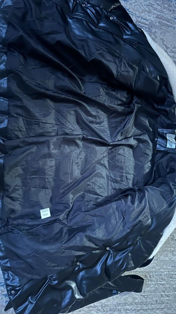Продам зимнюю куртку, 46 размер, в идеальном состоянии.