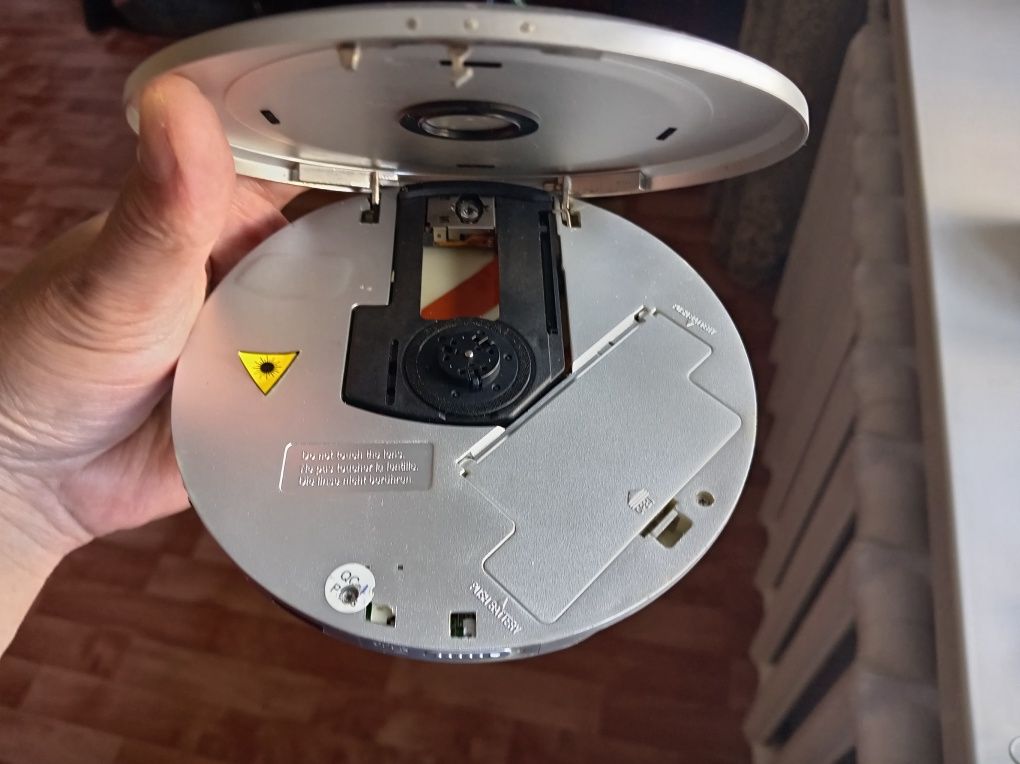 Продам видео CAM 111 для интернета и Муз МР3 плеер, дисковый